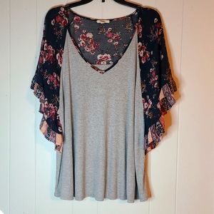 Floral sleeved v-neck top